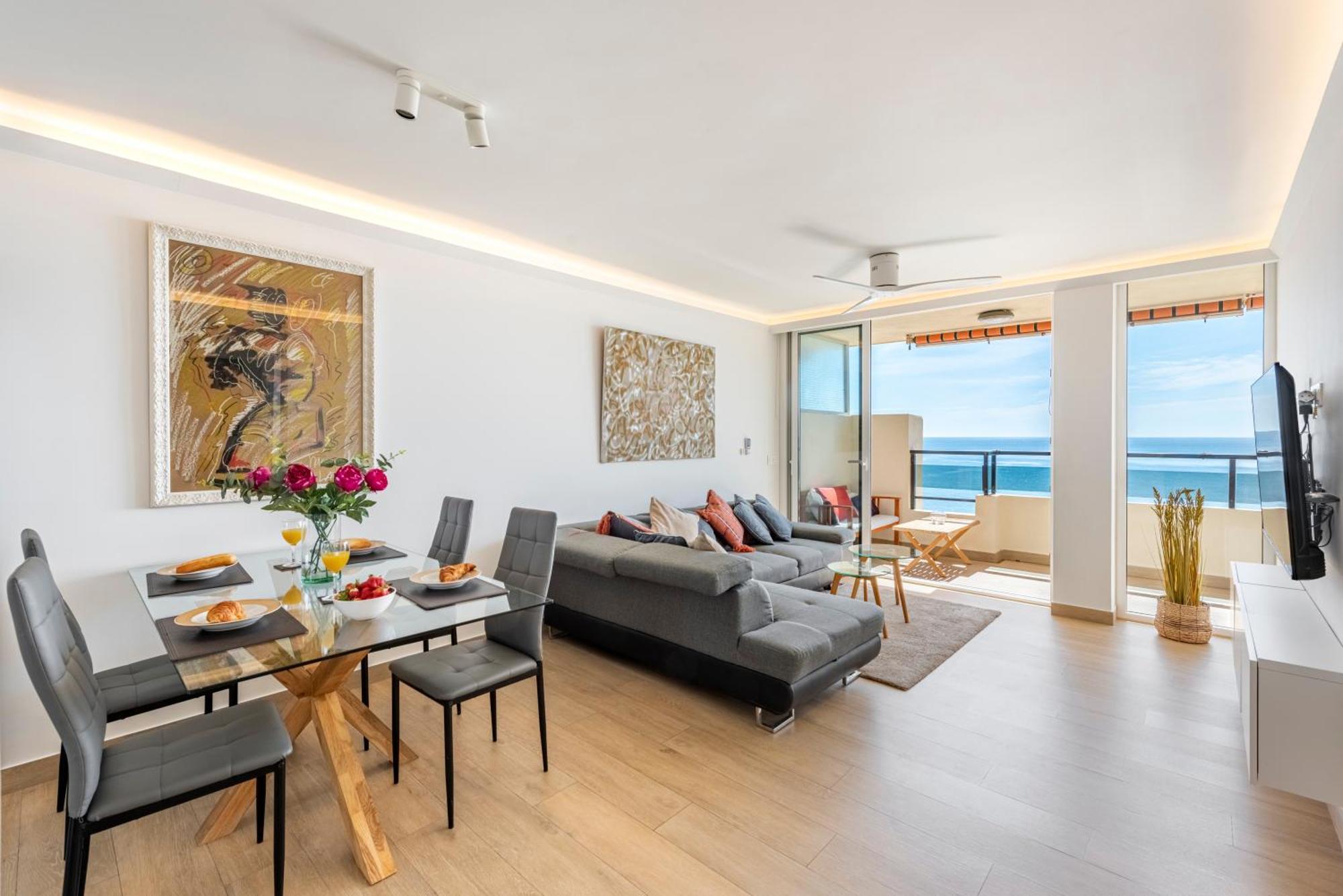Beachfront -- New Luxury Apartment -- 1ª Linea Playa -- Fuengirola City Center -- Private Parking -- Panoramic Sea Views -- Kültér fotó