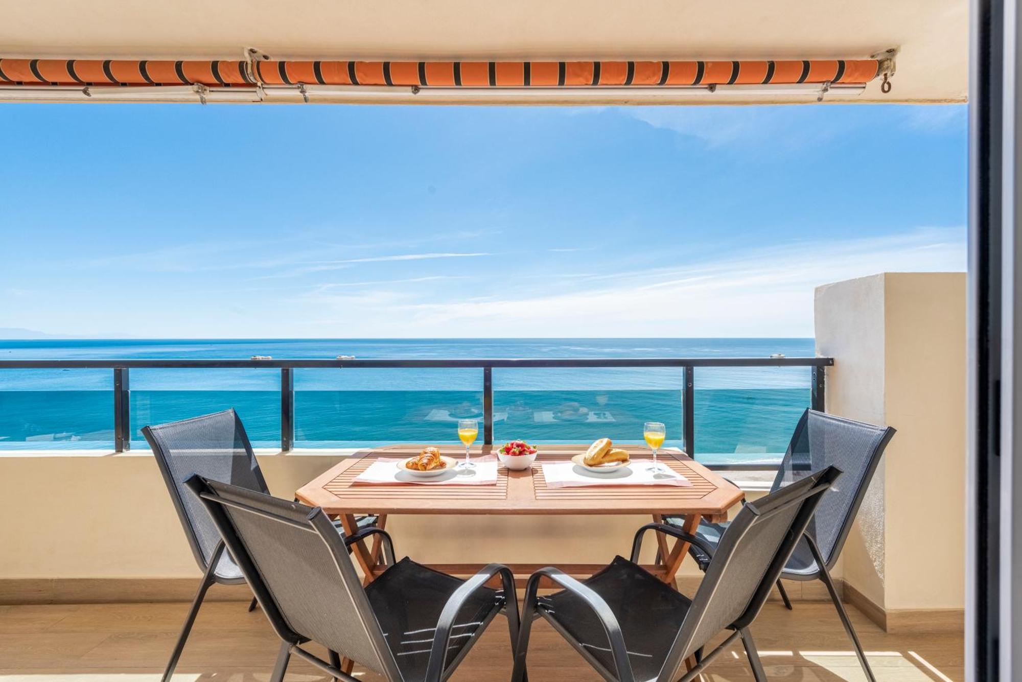 Beachfront -- New Luxury Apartment -- 1ª Linea Playa -- Fuengirola City Center -- Private Parking -- Panoramic Sea Views -- Kültér fotó