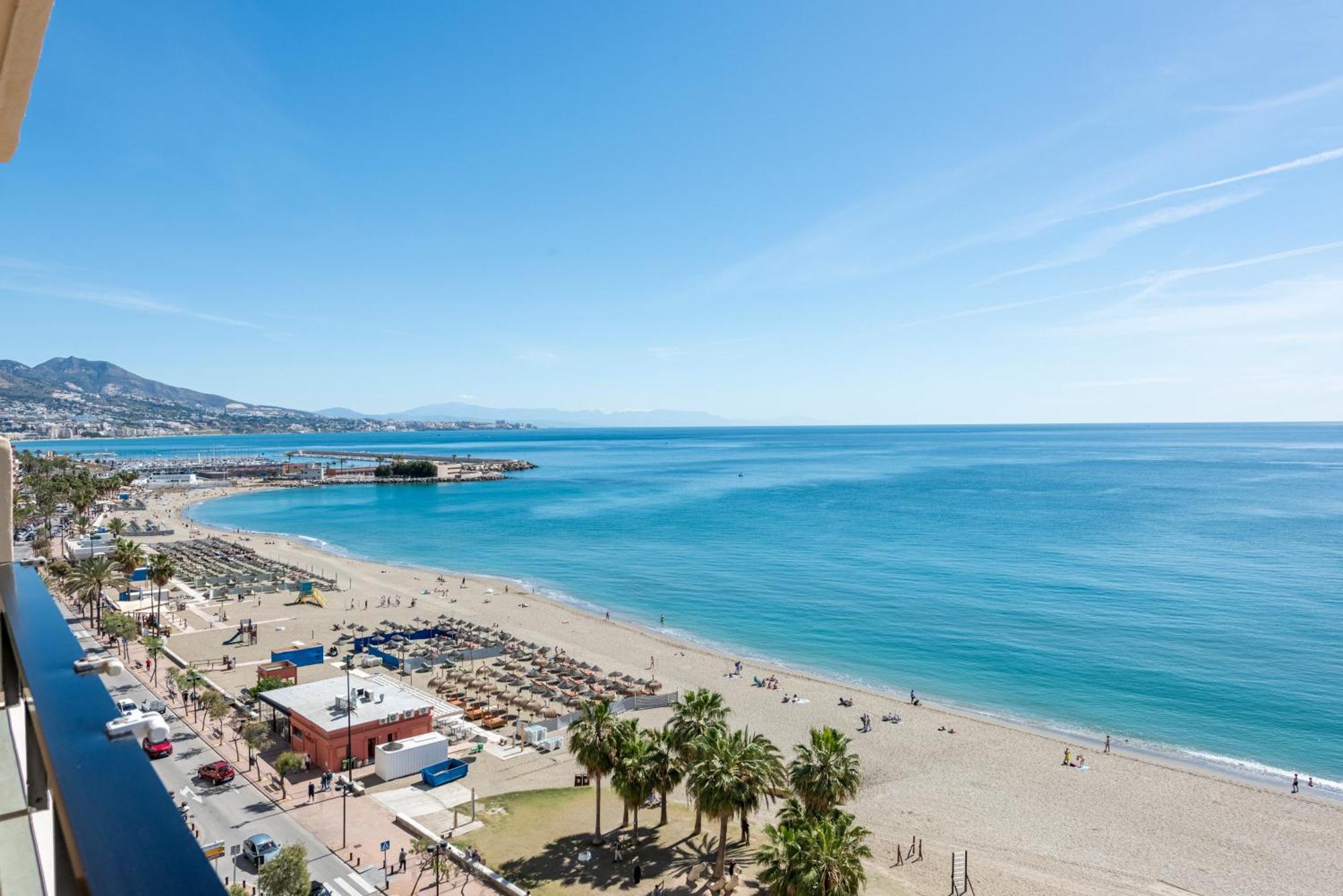 Beachfront -- New Luxury Apartment -- 1ª Linea Playa -- Fuengirola City Center -- Private Parking -- Panoramic Sea Views -- Kültér fotó